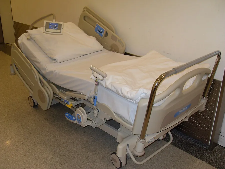Electric hospital bed with side rails